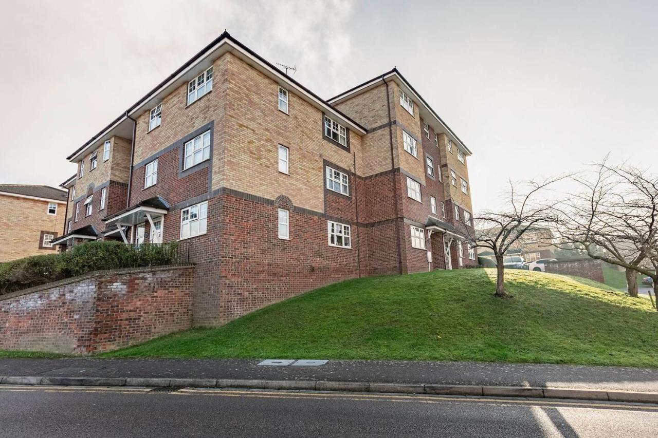 Cozy Luton Town Centre Retreat Apartment Exterior photo